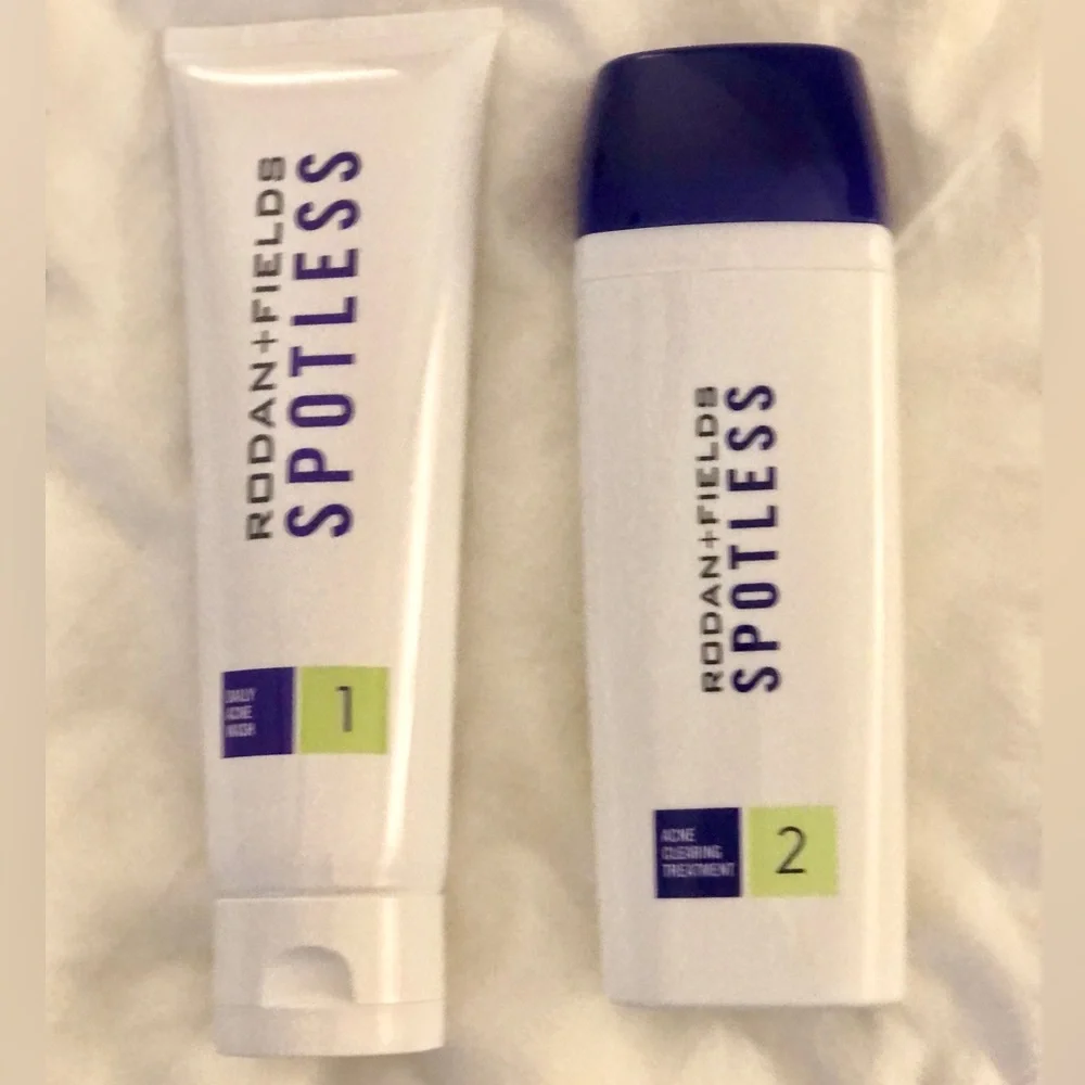 Rodan + Fields Spotless Acne Duo in White with Navy Accents